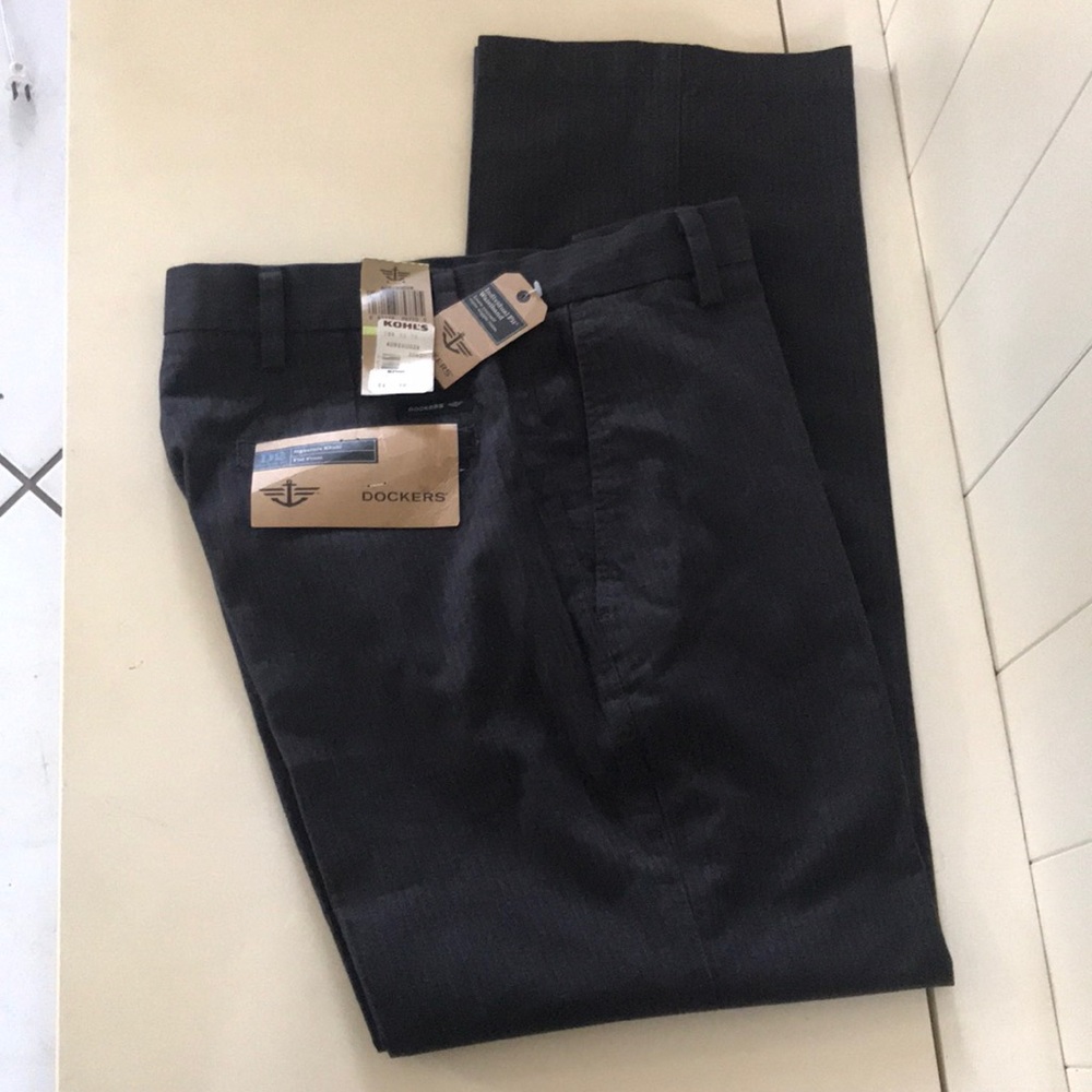 DOCKERS Straight Fit D2 Black Pinstripe 100% Cotton  30 X 30 NEW